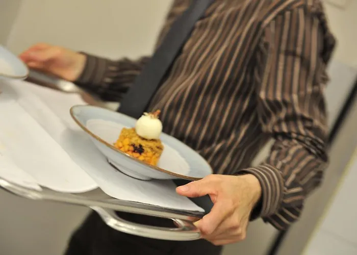 Logis Restaurant Du Vigneron Inn Cucugnan