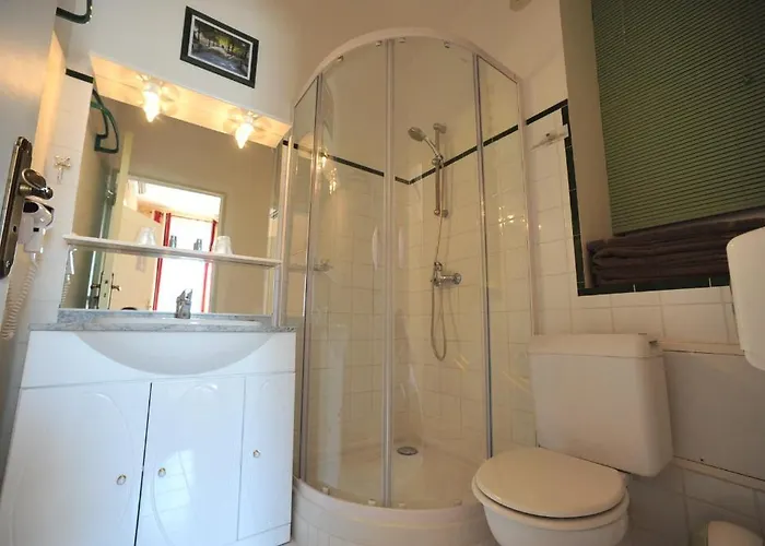 Logis Restaurant Du Vigneron Inn 3*