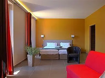 Logis Restaurant Du Vigneron Inn Cucugnan