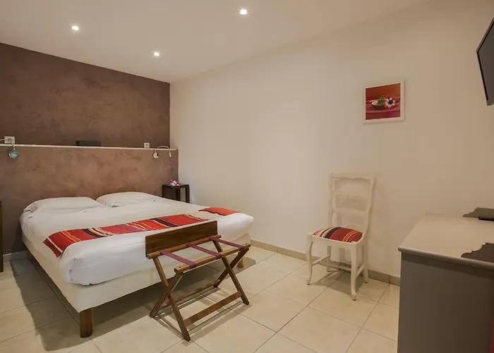 Logis Restaurant Du Vigneron Inn Cucugnan