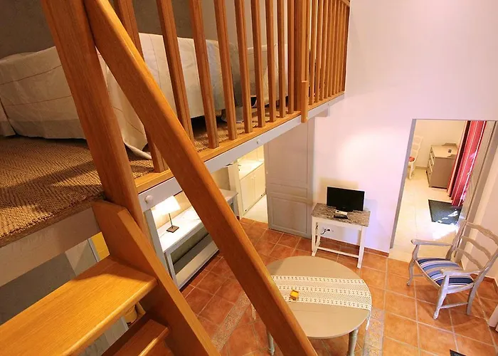 Inn Logis Restaurant Du Vigneron Cucugnan