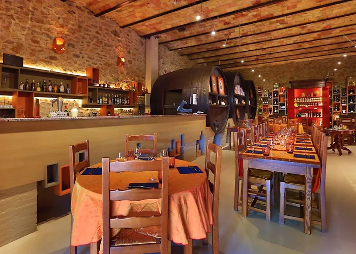 Logis Restaurant Du Vigneron Inn 3*